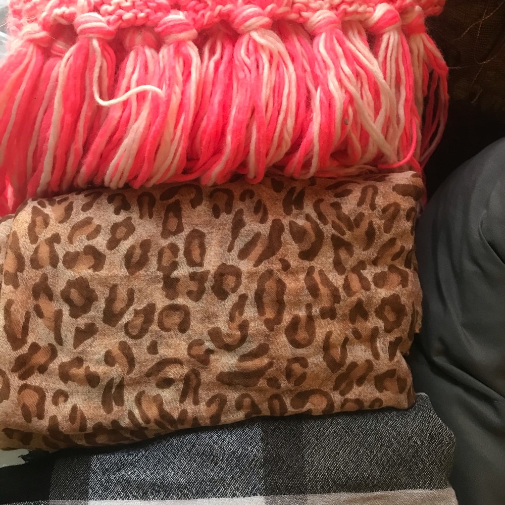 Lot of 3 woman’s scarves